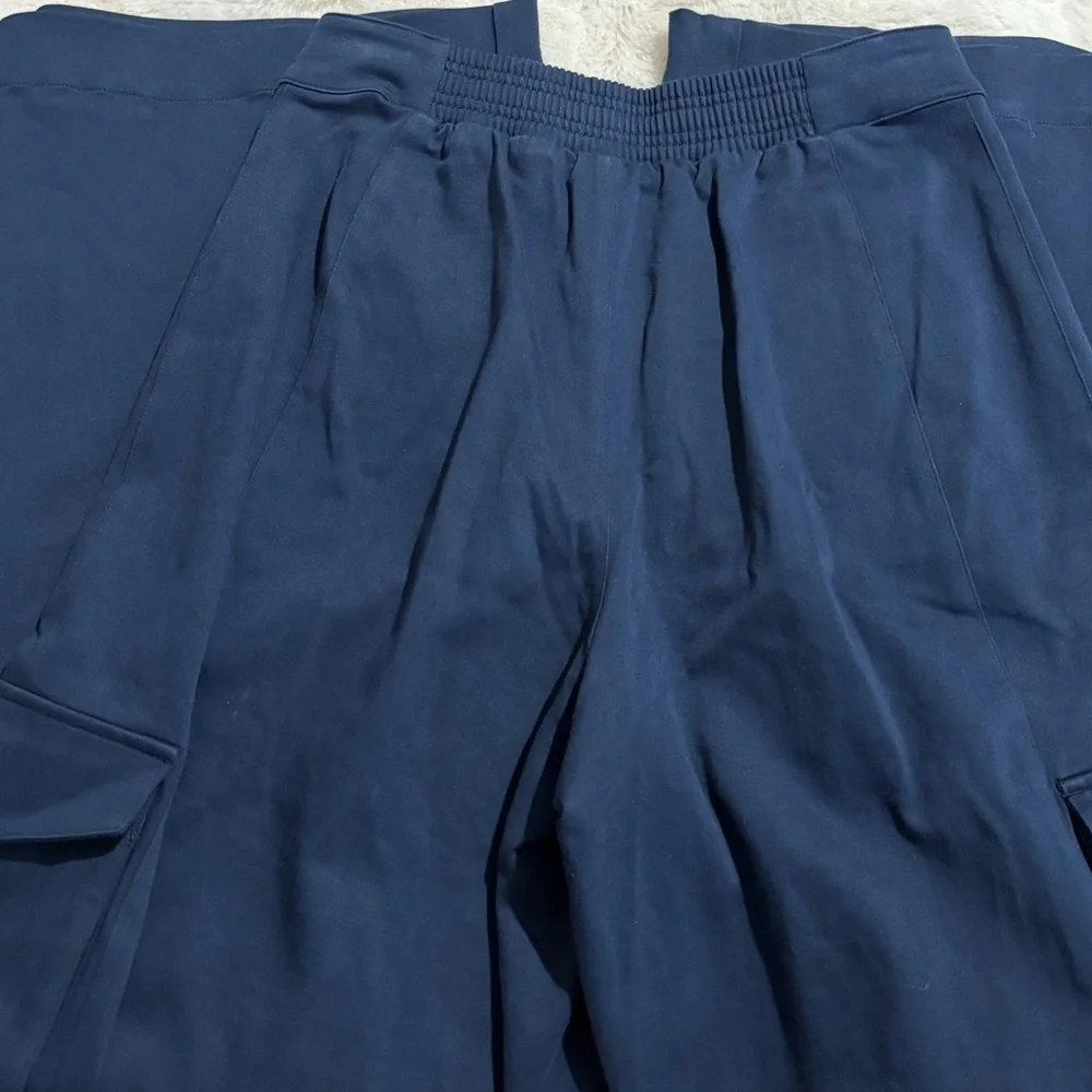 Alo Wide Leg Cargo Show off Trouser- Navy - Picture 6 of 6